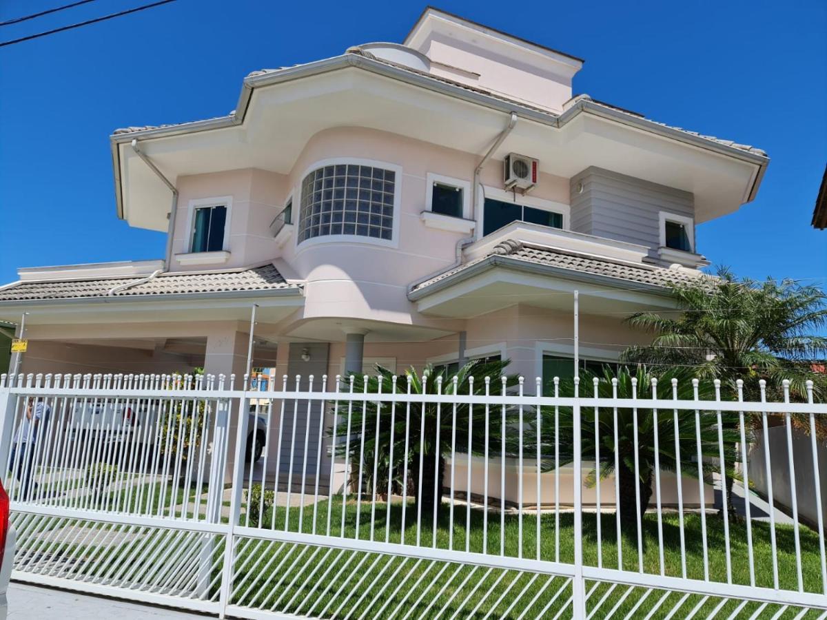 Casa Rosa Com 7 Quartos - Edícula Completa A 150 Metros Da