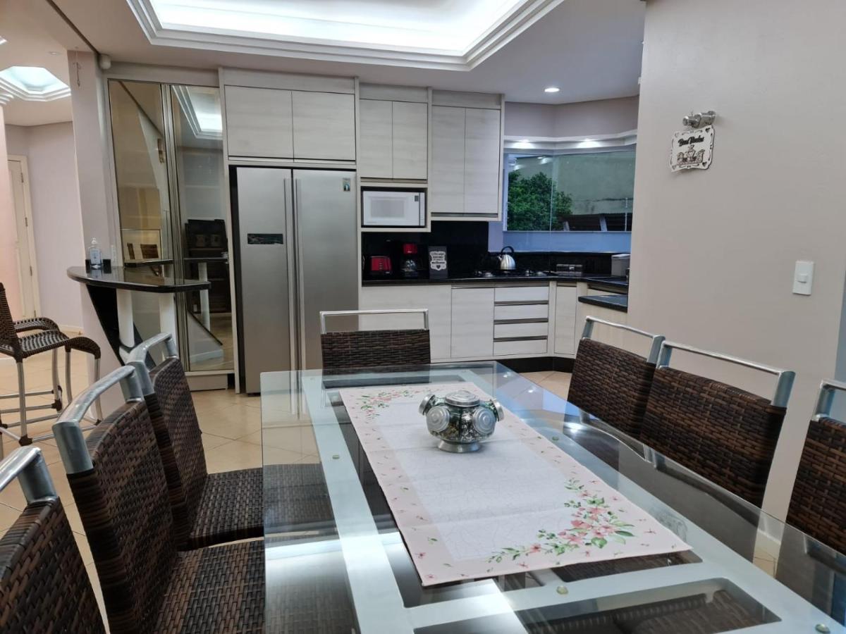 Casa Rosa Com 7 Quartos - Edícula Completa A 150 Metros Da * Florianópolis