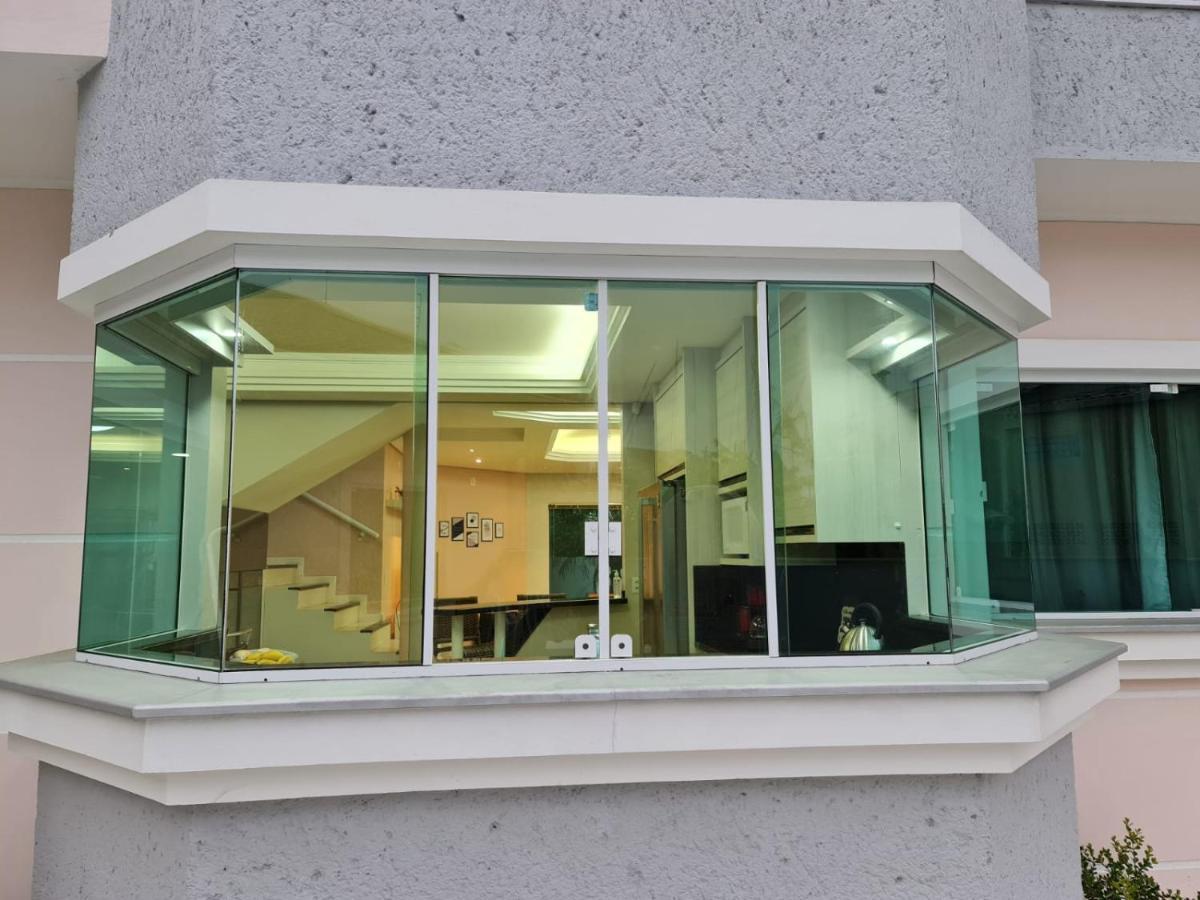 Casa Rosa Com 7 Quartos - Edícula Completa A 150 Metros Da * Florianópolis
