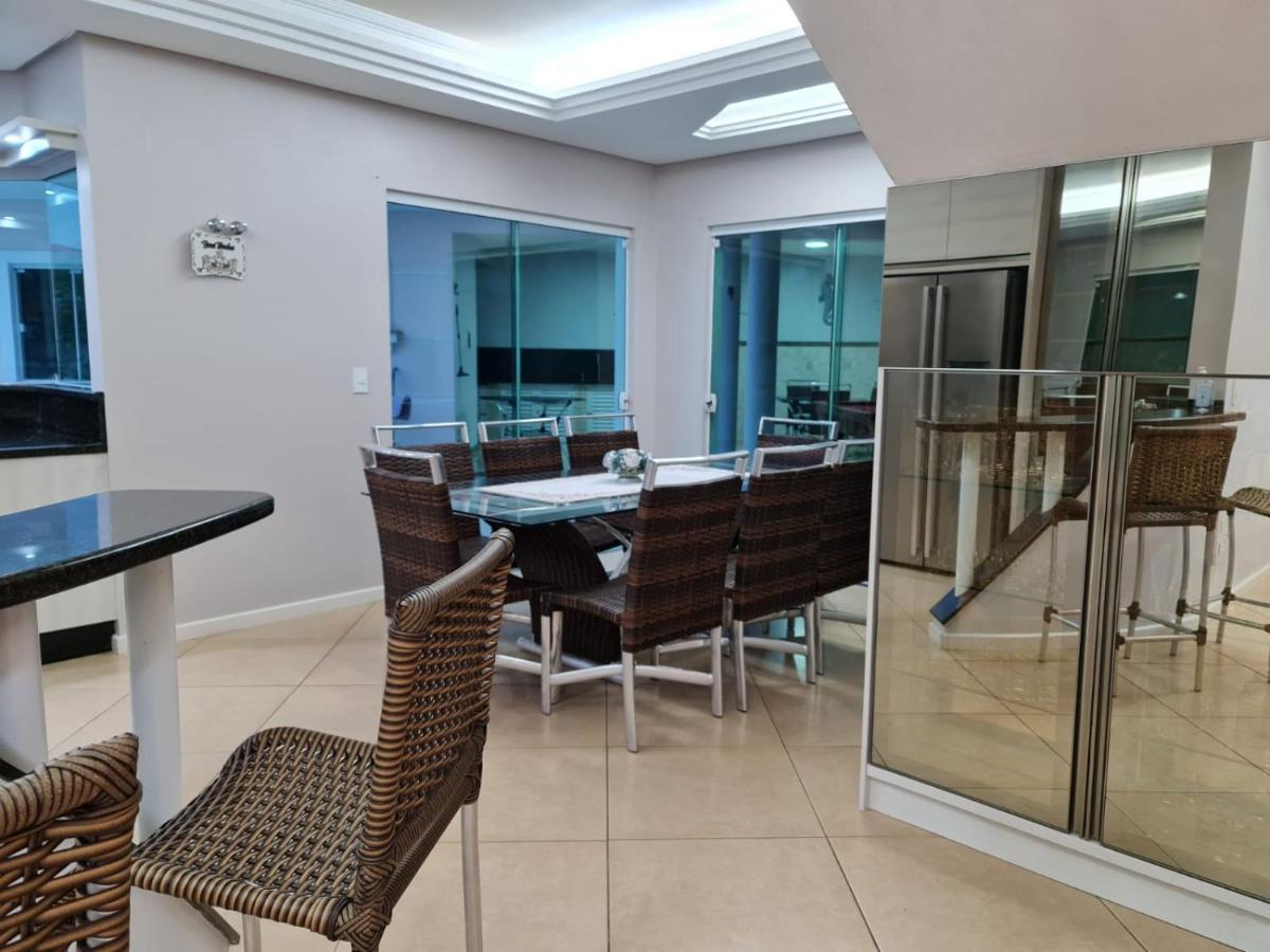 Casa Rosa Com 7 Quartos - Edícula Completa A 150 Metros Da *