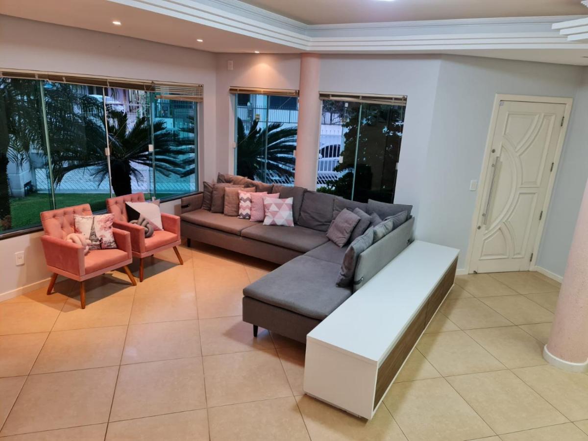 Casa Rosa Com 7 Quartos - Edícula Completa A 150 Metros Da * Florianópolis
