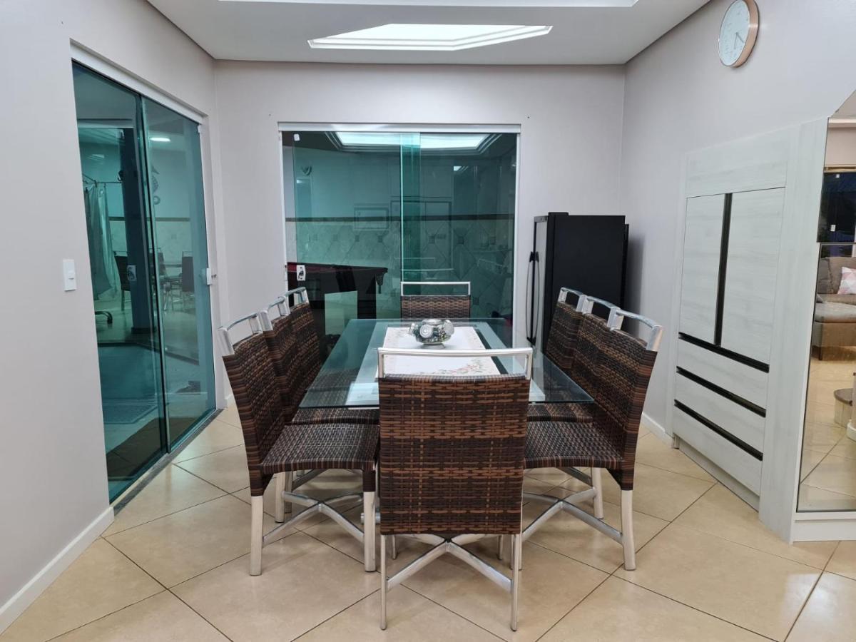 Casa Rosa Com 7 Quartos - Edícula Completa A 150 Metros Da * Florianópolis