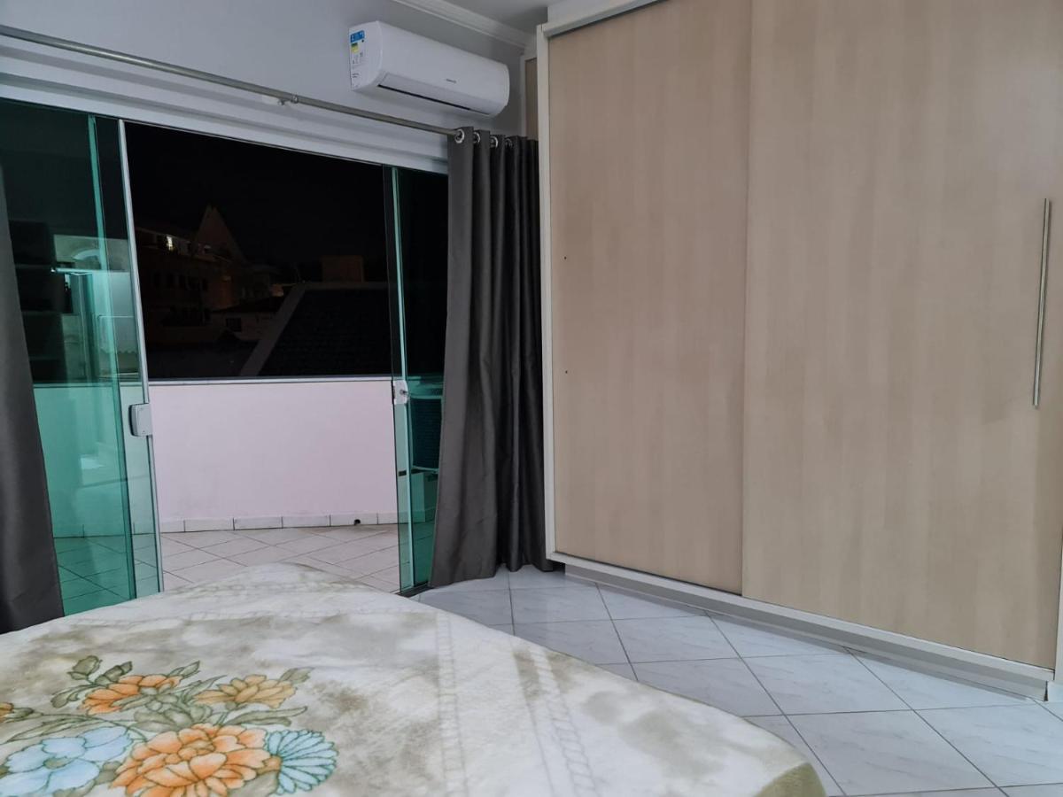 Casa Rosa Com 7 Quartos - Edícula Completa A 150 Metros Da Сasa de vacaciones